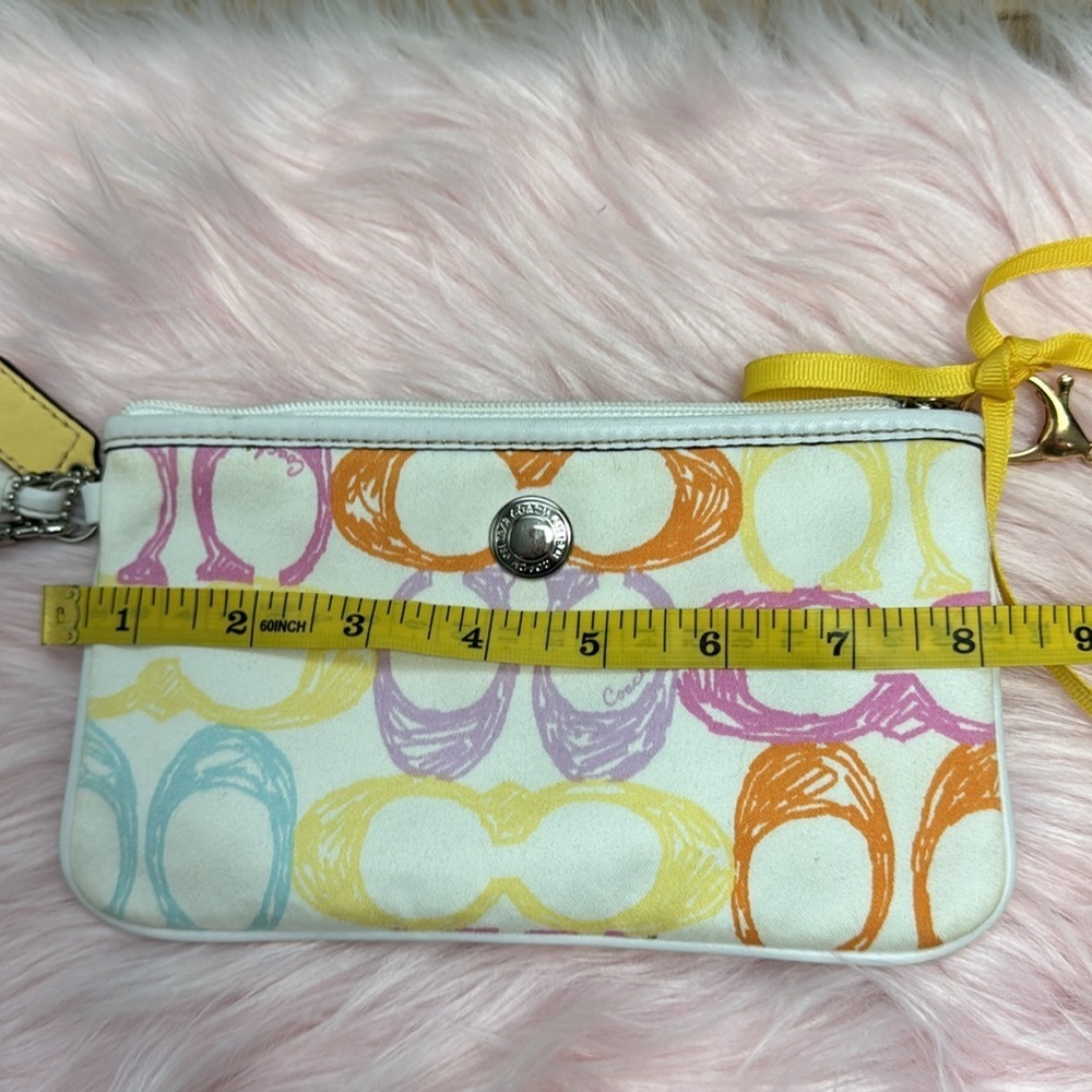 Colorful Spring Y2k coach wrislet with bunny keychain - Picture 6 of 7